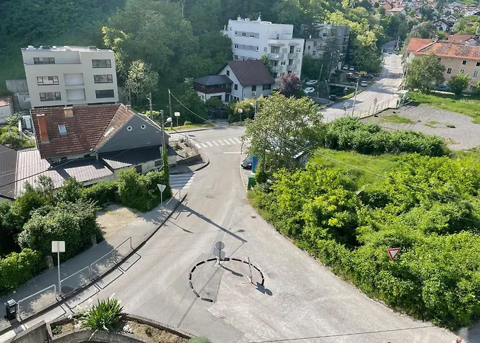 Modern & Charming - Free Private Parking