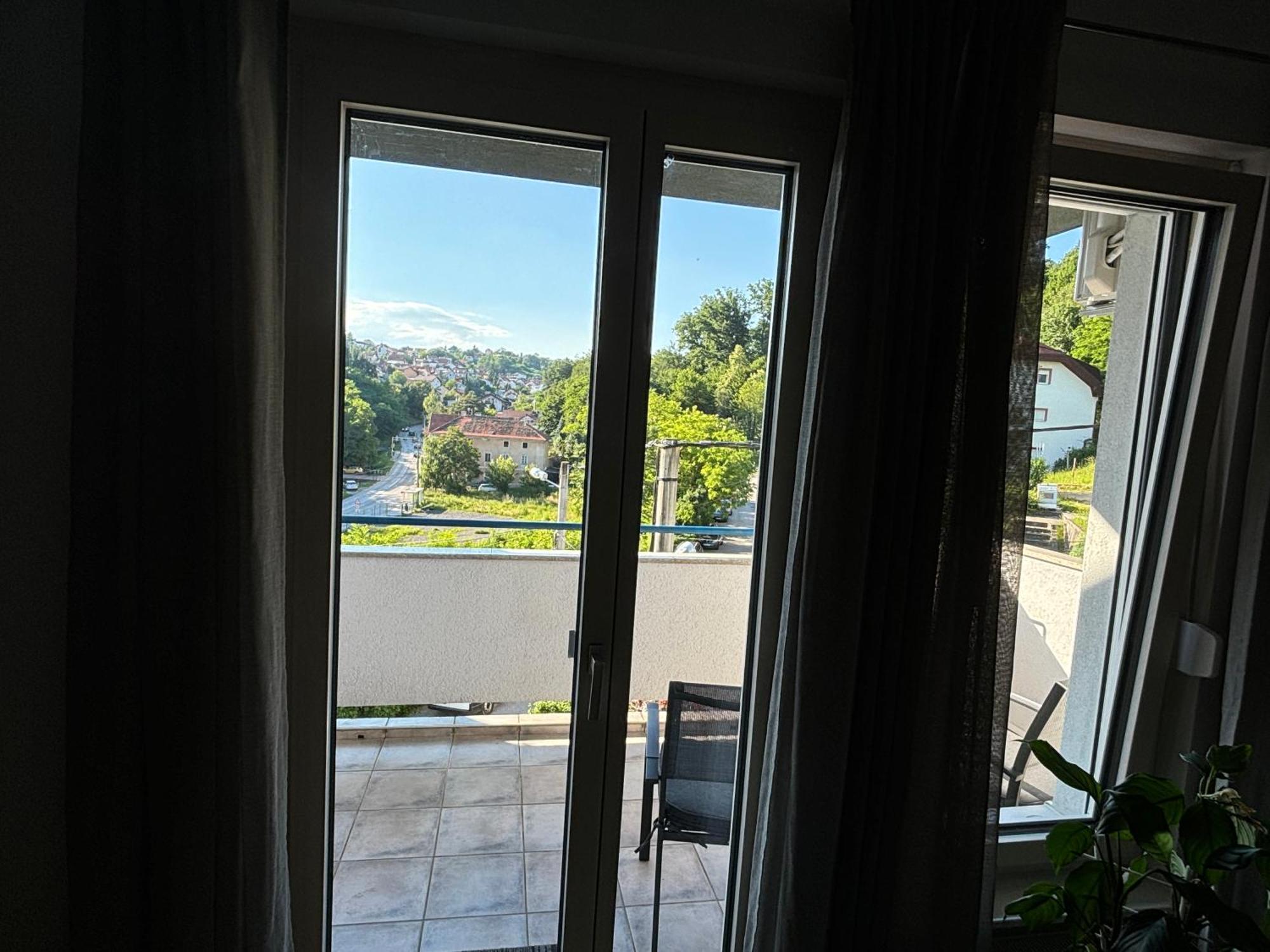 Modern & Charming - Free Private Parking Apartment