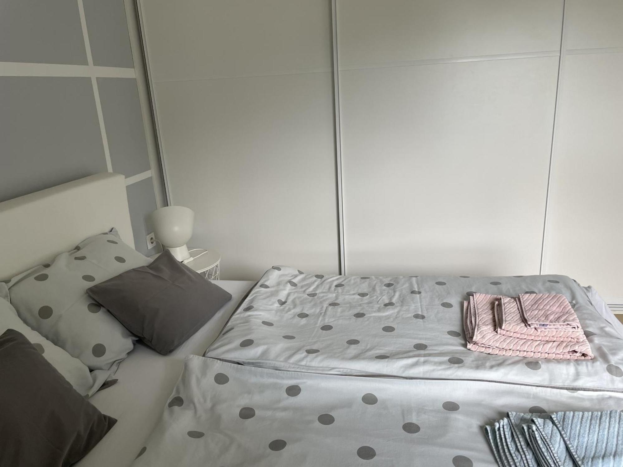 Modern & Charming - Free Private Parking Apartment