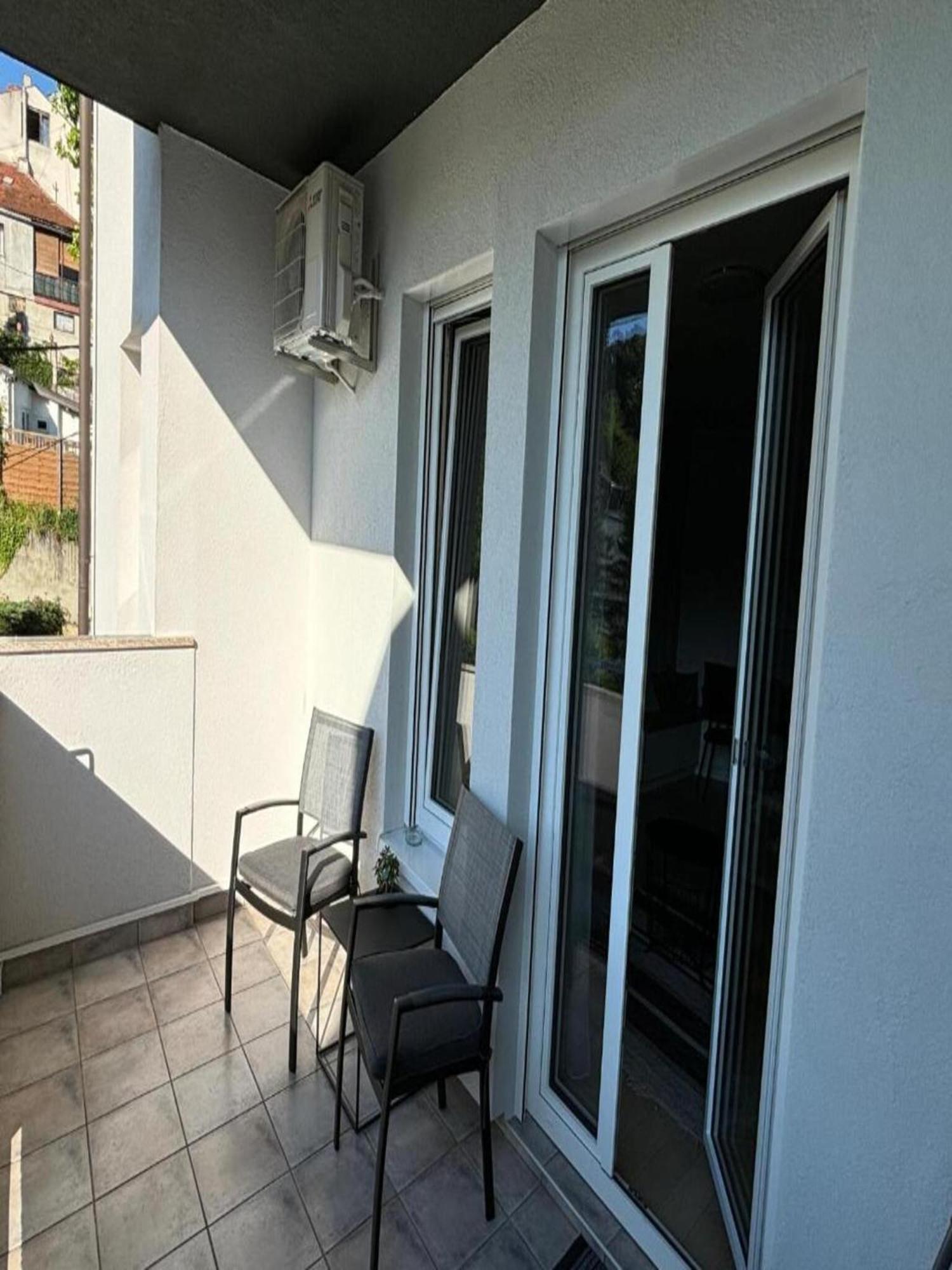 Modern & Charming - Free Private Parking Apartment