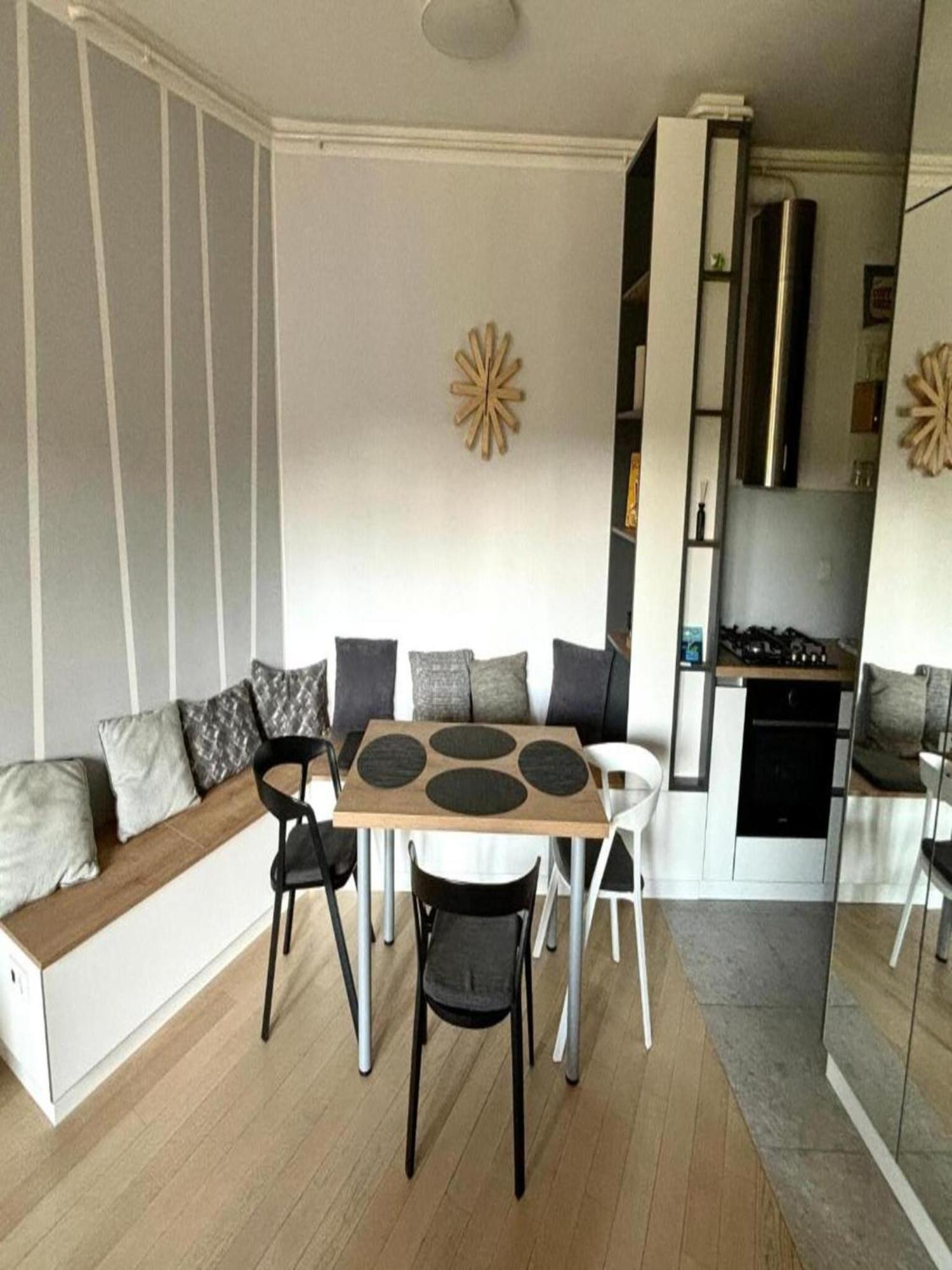 Modern & Charming - Free Private Parking Apartment *